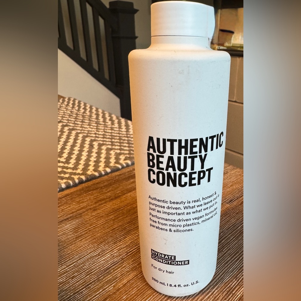 Authentic Beauty Concept Hydrate conditioner